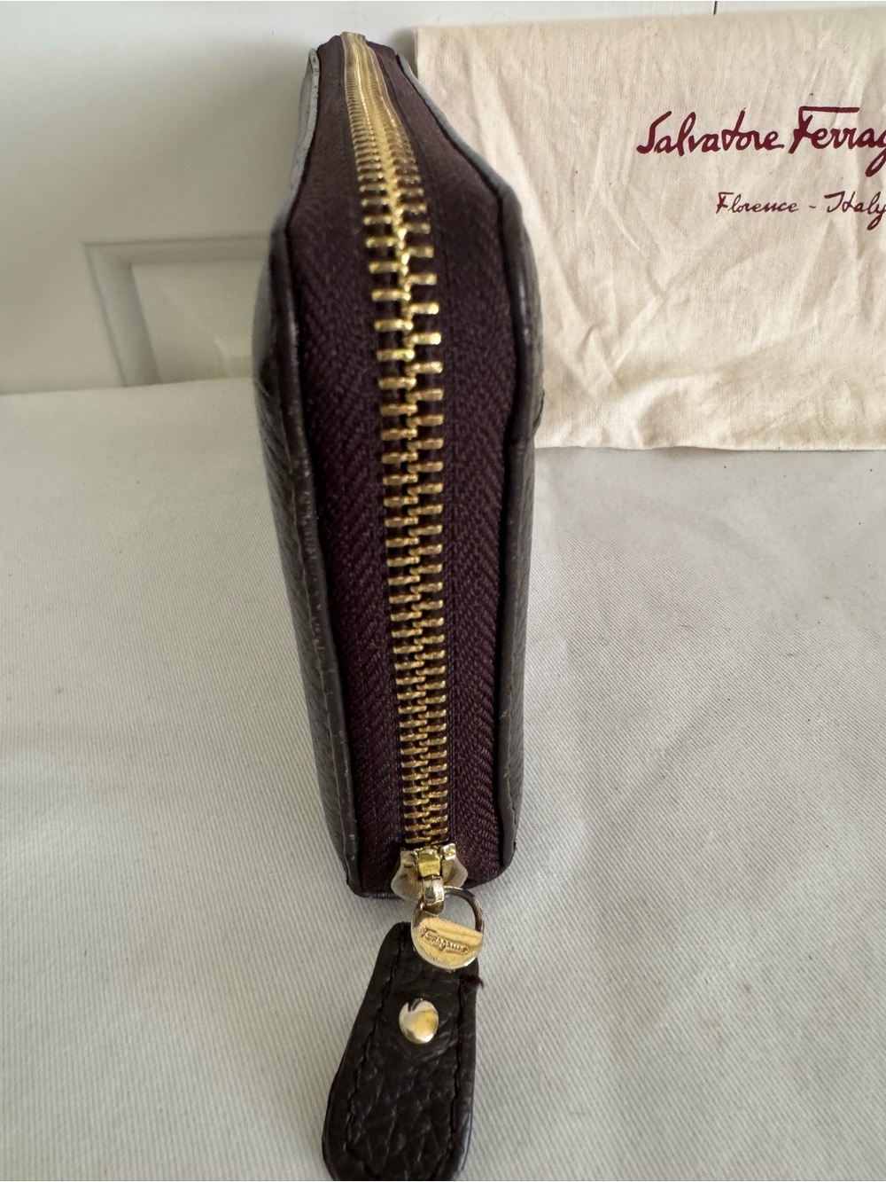 Salvatore Ferragamo Brown Pebbled Leather Zip Wallet with Gold Gancini - Picture 4 of 7